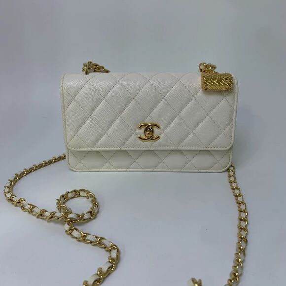 Chanel Women Pre-Loved Bag Very Good Condition - Picture 1 of 9